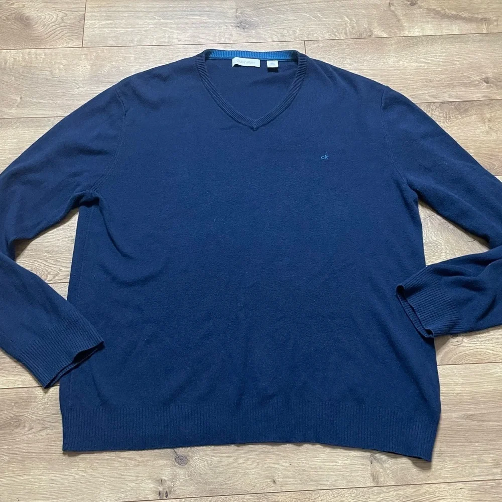 Calvin Klein Men's Ribbed V-Neck Sweater (Navy / Size L)